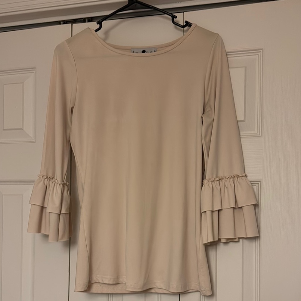 Dainty Jewell’s Ruffle Sleeve Top